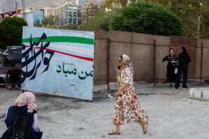 U.S. Attacks Island in Strait of Hormuz; Iran Retaliates With Missile Fire