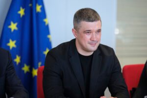 Ukraine needs changes to avoid losing war, ousted defense minister says
