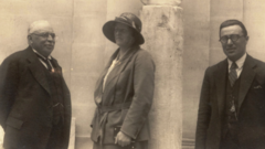 Pioneering fossil hunter recognised with blue plaque